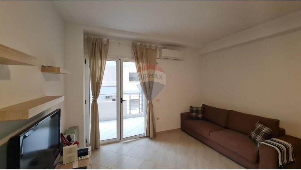 🏡 Apartament 1+1 për Shitje – Lungomare, Vlorë