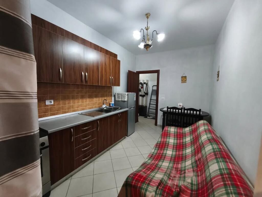 Appartamento 1+1 (Soggiorno con Cucina + 1 Camera da Letto). * Zona: Fresku, Tirana.