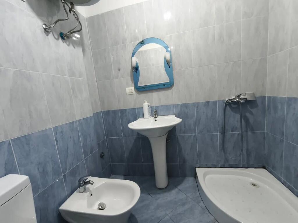 Appartamento 1+1 (Soggiorno con Cucina + 1 Camera da Letto). * Zona: Fresku, Tirana.