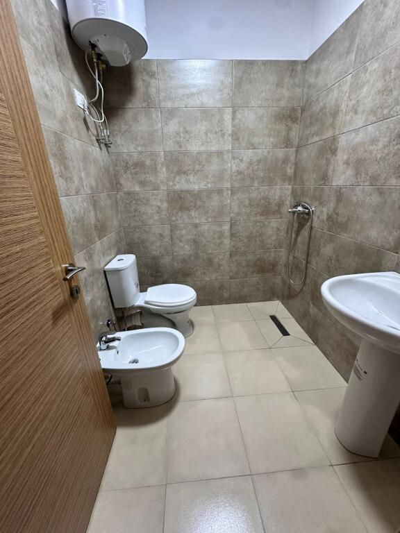 Apartament 2+1 ne fund te rruges 5 Maji