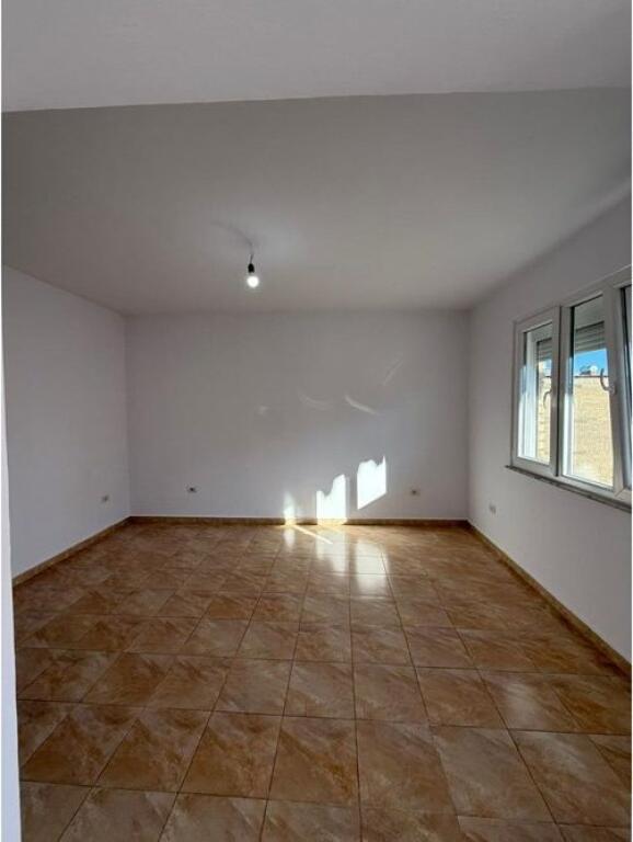 VENDIAMO APPARTAMENTO 1+1 vicino a 21 DICEMBRE!