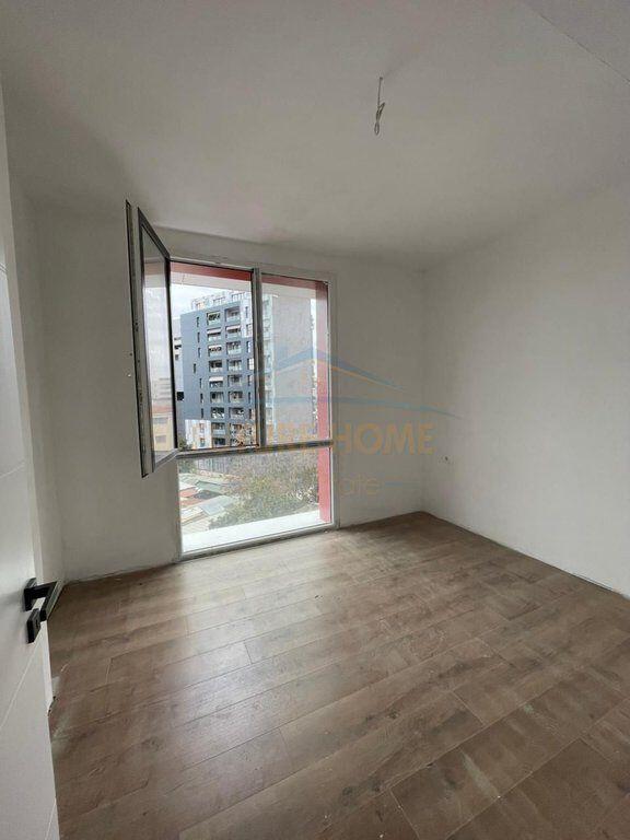 Shitet Apartament 1+1 Farmacia 10