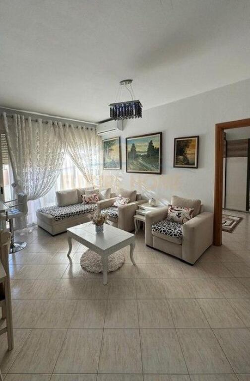 Shitet, Apartament 1+1, Rruga Muhamed Deliu,Fres