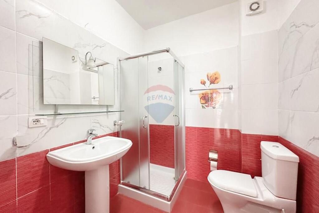 Duplex me dy garazhde tek Kodra e Diellit 1!