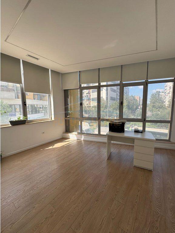 Home / Proprietà / UNA57592  Cerca Appartamenti, Terreni, Ville, Uffici in Vendita o Affitto  Affitto, Locale Commerciale, presso Rotondo Astiri, Tirana 4.000 €