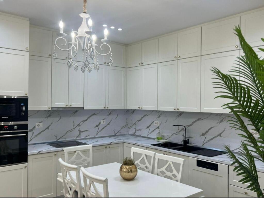 Apartament 2+1+2 me parkim per qira te stadiumi Air Albania