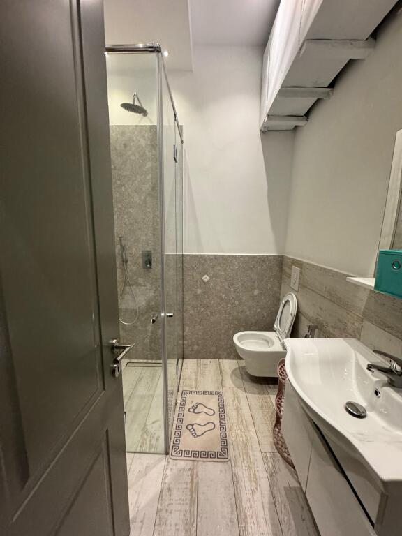 🏡 Jepet me Qira Apartament 2+1 –📍 Rruga e Durrësit 💶 700 € / muaj