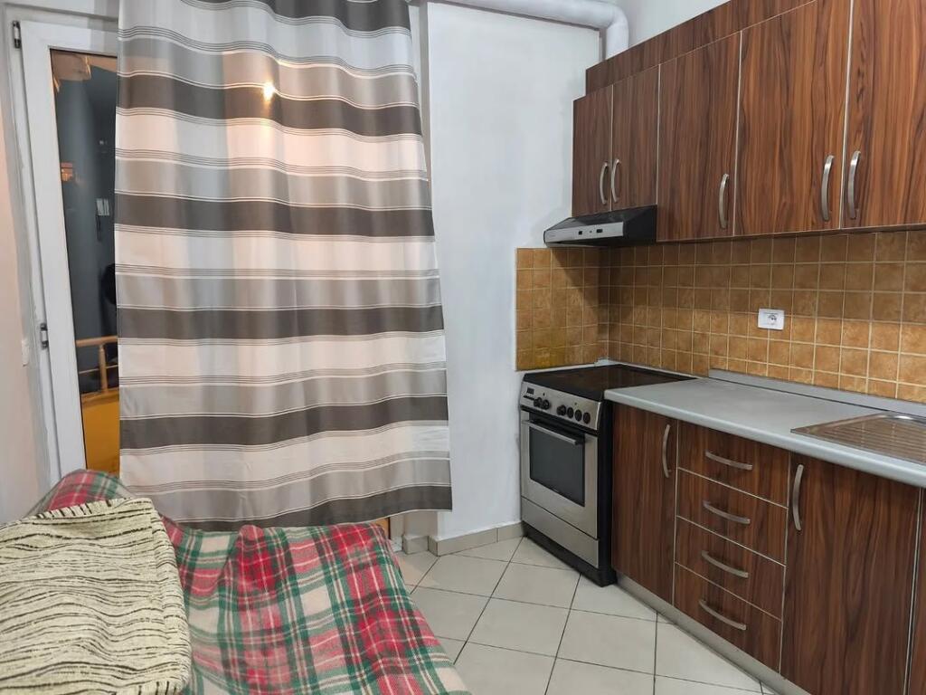 Appartamento 1+1 (Soggiorno con Cucina + 1 Camera da Letto). * Zona: Fresku, Tirana.