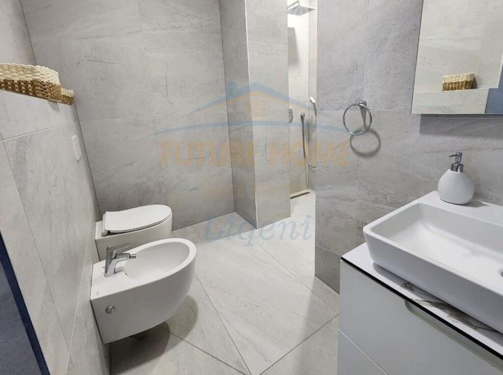 Affitto, Appartamento 2+1+Veranda+Posto Auto, Complesso Forest, Tirana