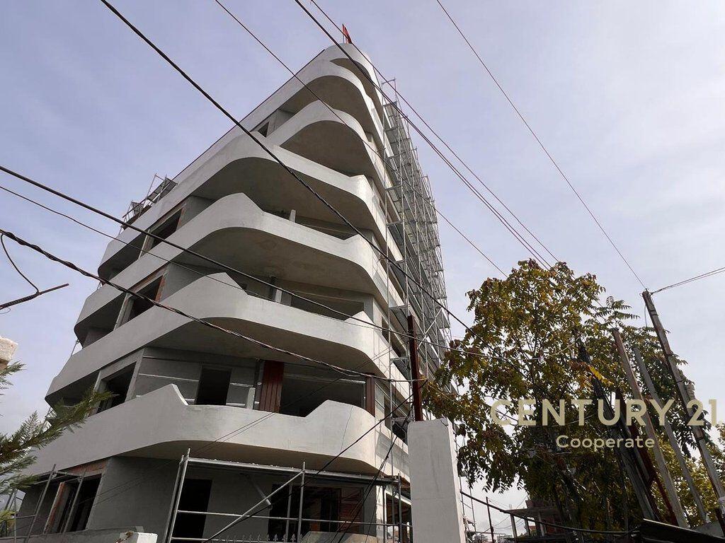WE SELL APARTMENT 2+1+2 – ELBASAN STREET NEAR THE LAKE PARK.
