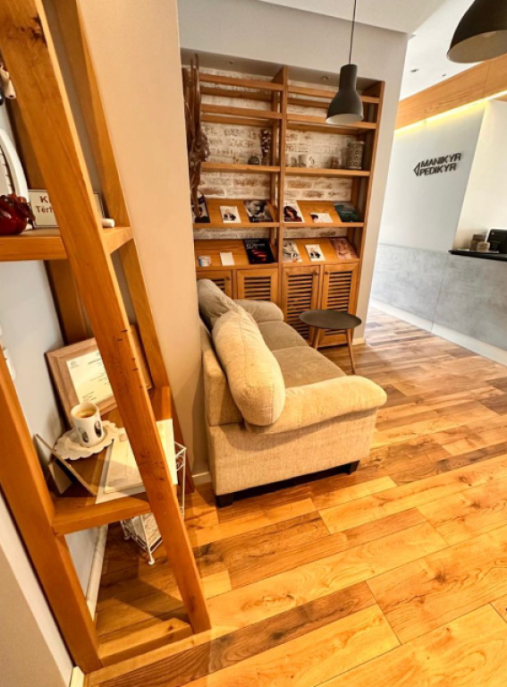 🏢 Don Bosko – Locale commerciale in affitto (Parrucchiere / Estetica)  