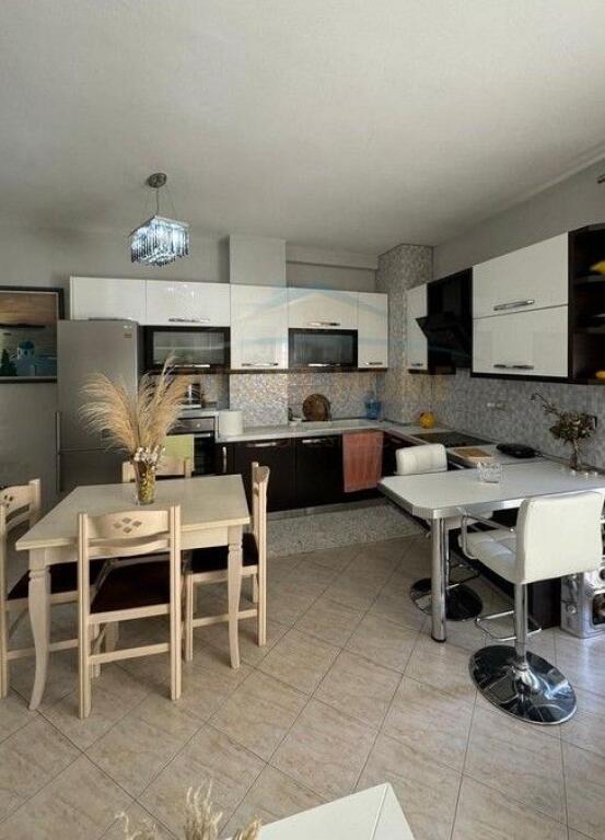 Shitet, Apartament 1+1, Rruga Muhamed Deliu,Fres