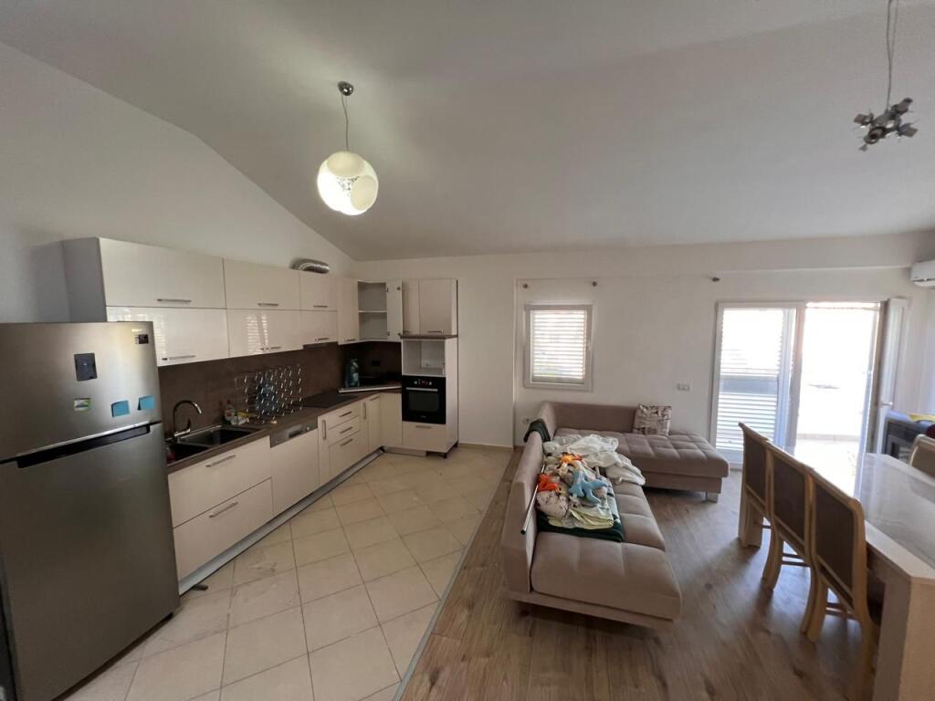 Shitet Apartament 2+1 në Fresk