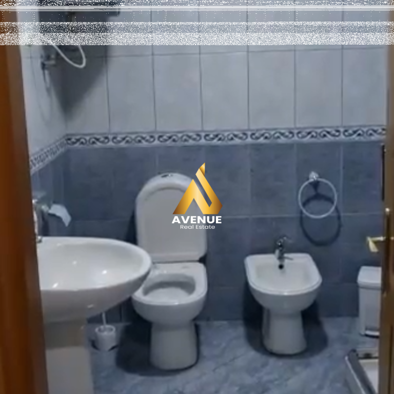 Jepet me qira apartament 2+1 – Komuna e Parisit, Tiranë