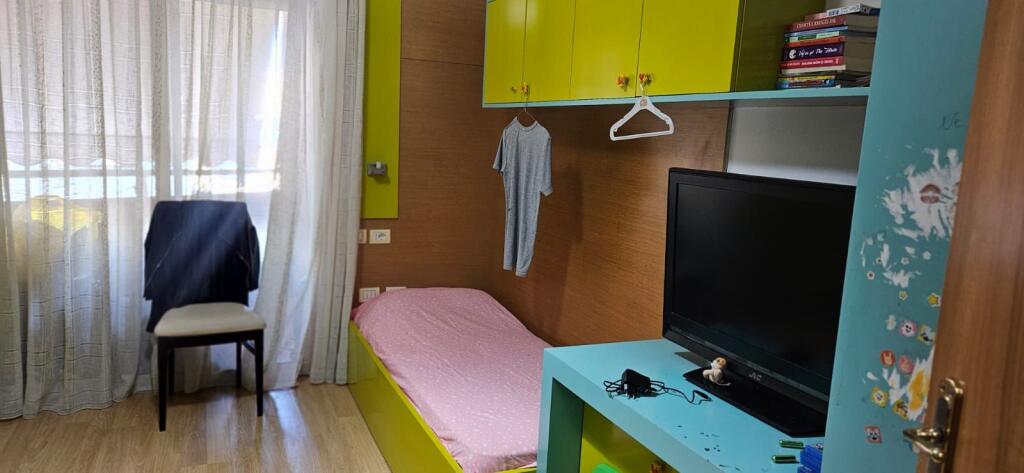 Apartament 2+1+Ballkon me Qira tek Pazari i Ri