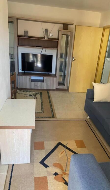 Apartament 1+1 me qira – Rruga e Barrikadave, Qendër Tiranë!