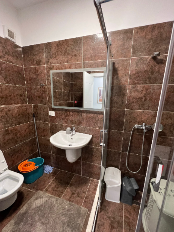🏠 Appartamento moderno 2+1+2 in affitto  📍 Via Dritan Hoxha – Zona Aura