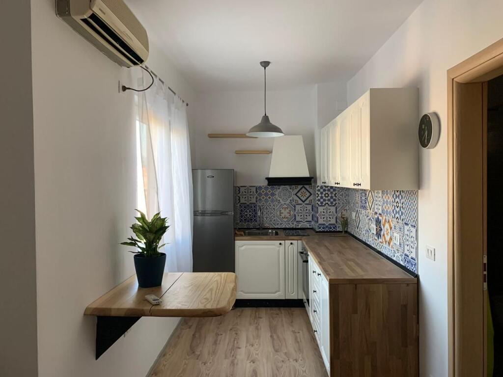 Apartment 1+1 for rent at Komuna e Parisit near Ola Fast