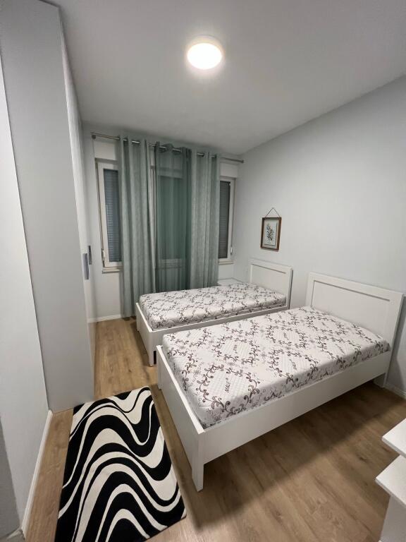 🏡 Affittasi Appartamento 2+1+2 – Via Dritan Hoxha (Aura)