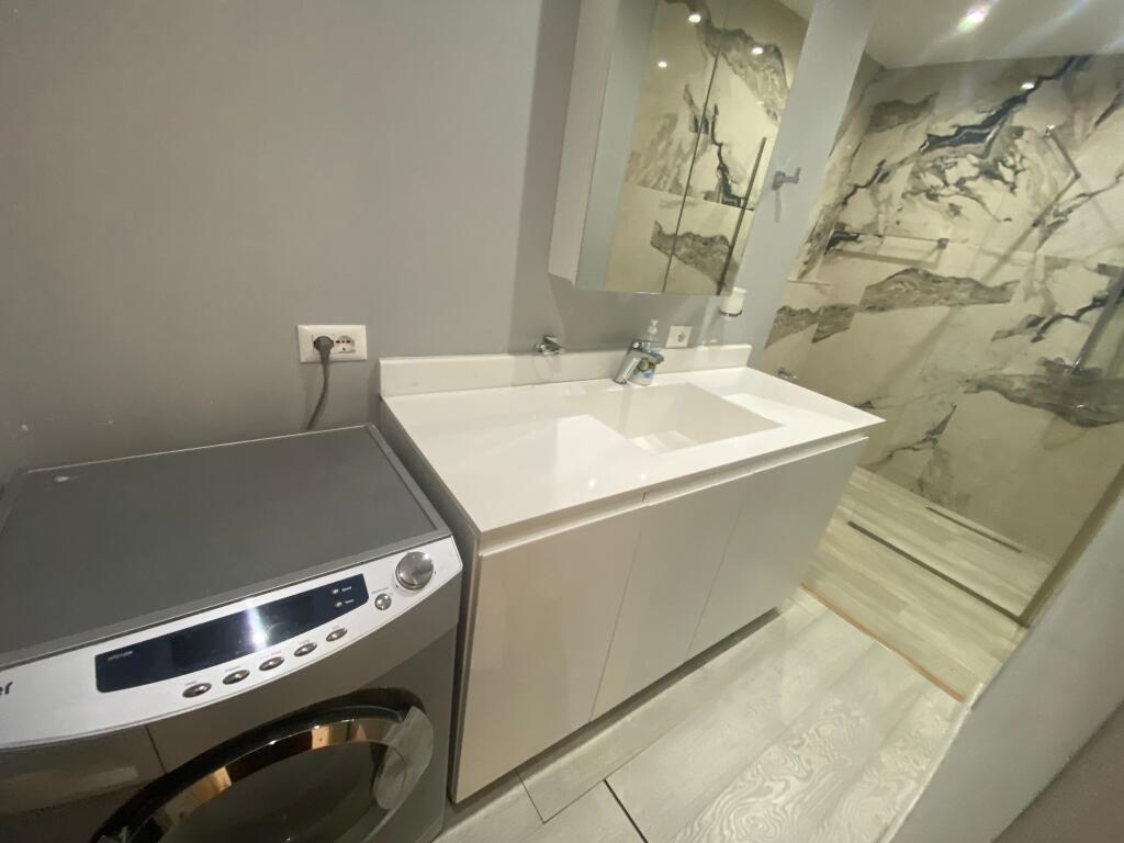 2+1, in via Barrikadave, prezzo 250 mila euro, parcheggio opzionale offerto