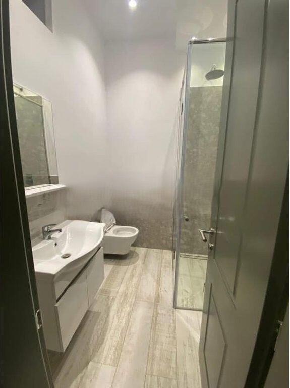 Affittasi 2+1 presso Hotel Colosseo. 800 € /Mese