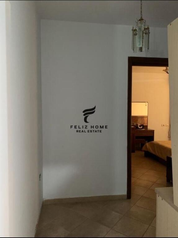 SHITET APARTAMENT 1+1 ISH STACIONI I TRENIT 16.000.000 LEKE