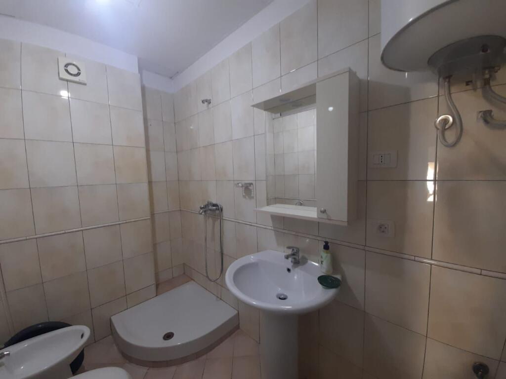 Jepet apartament me qera 2+1 LAGJA 13 DURRES
