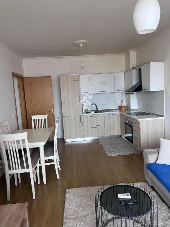 🏠APPARTAMENTO IN AFFITTO 1+1📍DEVIAZIONE DEL COMUNE-💶 50.000 LEKE/MESI-🏢2° PIANO, CON ASCENSORE