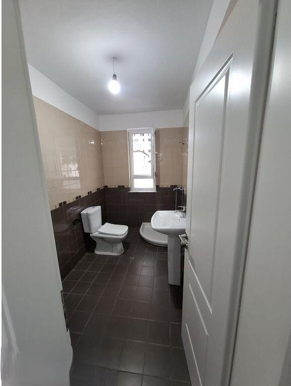 Shitet apartament 1+1+ballkon te rruga e Kavajës pranë auto Kadiu 129.000 € !!!