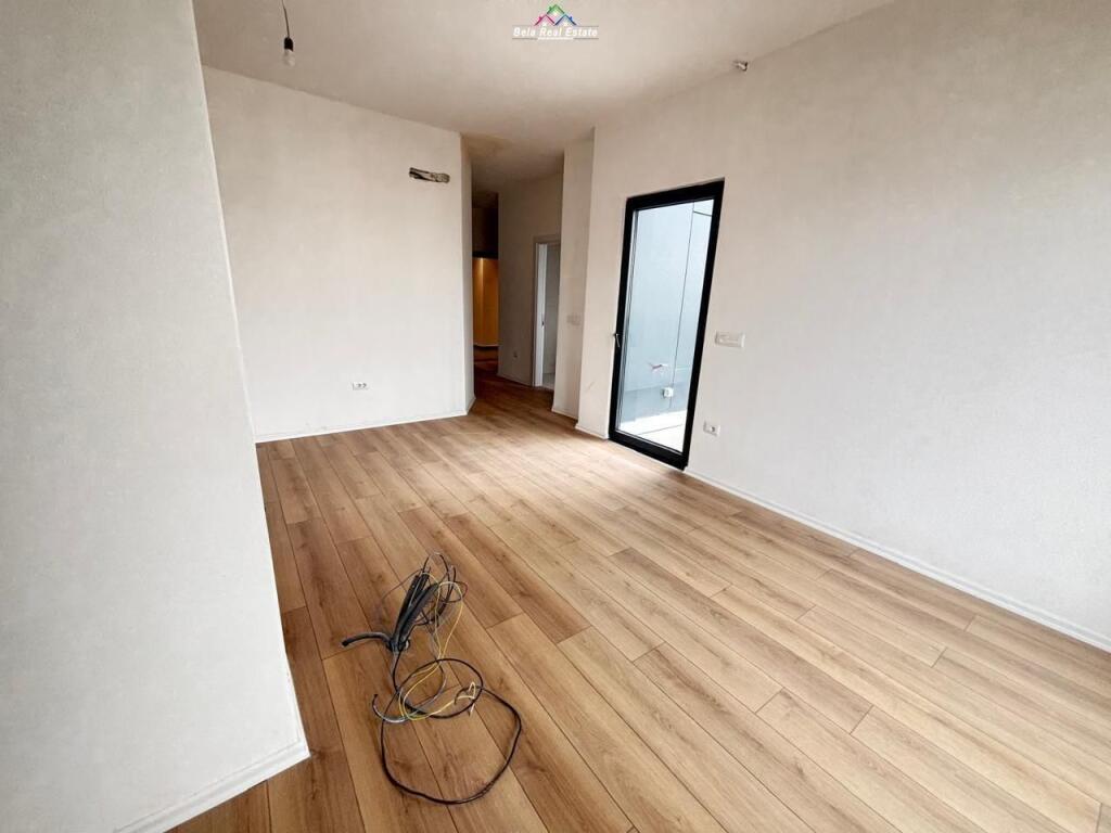 Ufficio in Affitto in Via Barrikadave (ID BZ2787) Tirana