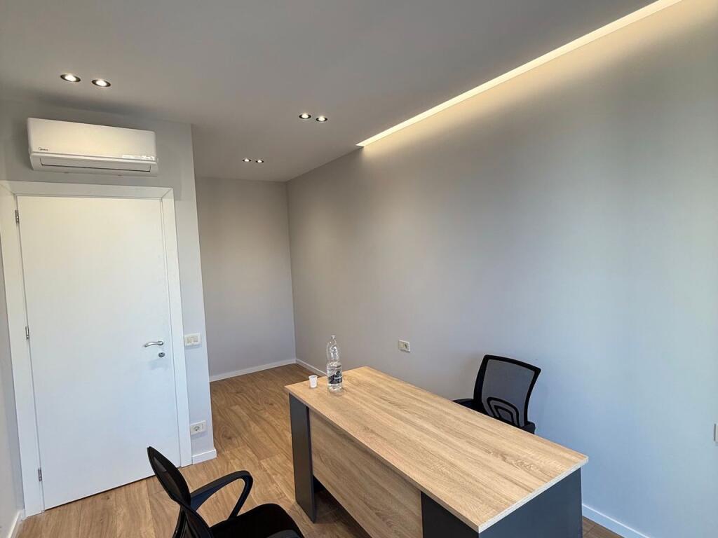 OFFICE FOR RENT 69 M2 MINE PEZA 700 EURO