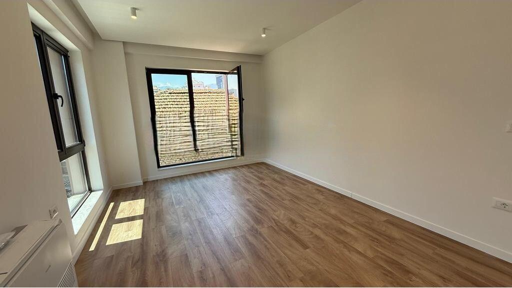 Commercial space for rent 56 m² in Myslym Shyr, near the “Arben Broci” school. 550 € /Month
