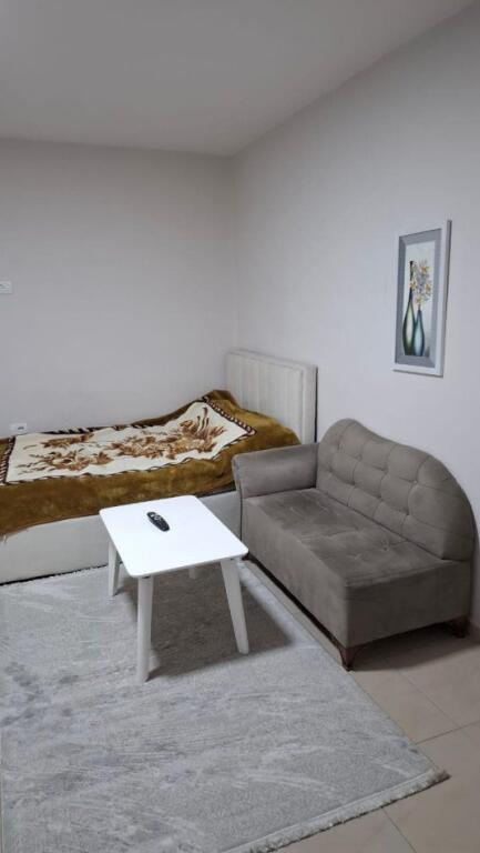 Monolocale in affitto – 21 Dhjetori (dietro l'Hotel Mondial)!!!