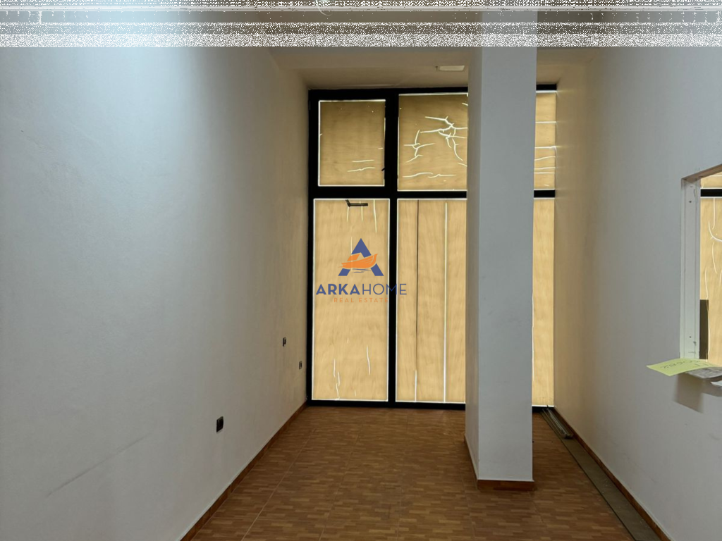 LOCALE COMMERCIALE IN AFFITTO 115M2 "IN VIA DIBRA" 100.000 LEKE