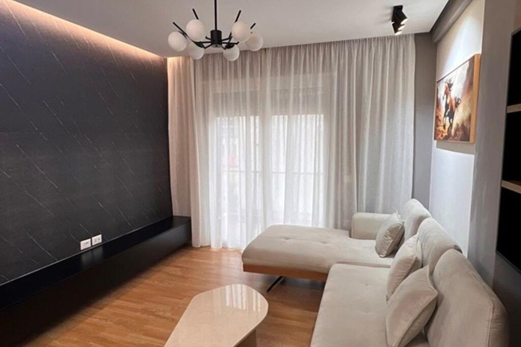 APARTAMENT 2+1 PER QIRA TEK RRUGA E DIBRES