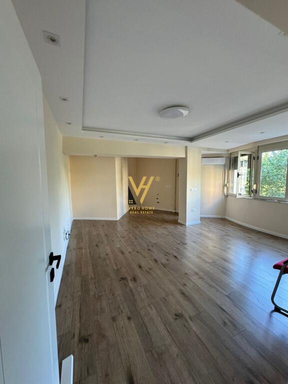 OFFICE 80 M2 FOR RENT AT 9-KATSHET, CENTER 900 EURO