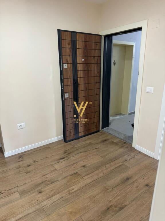 OFFICE 80 M2 FOR RENT AT 9-KATSHET, CENTER 900 EURO