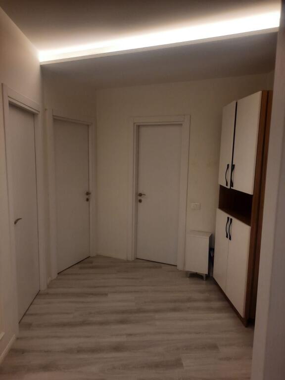 In affitto Appartamento 2+1+2 Complesso Arlis (via Dibra)  750 Euro