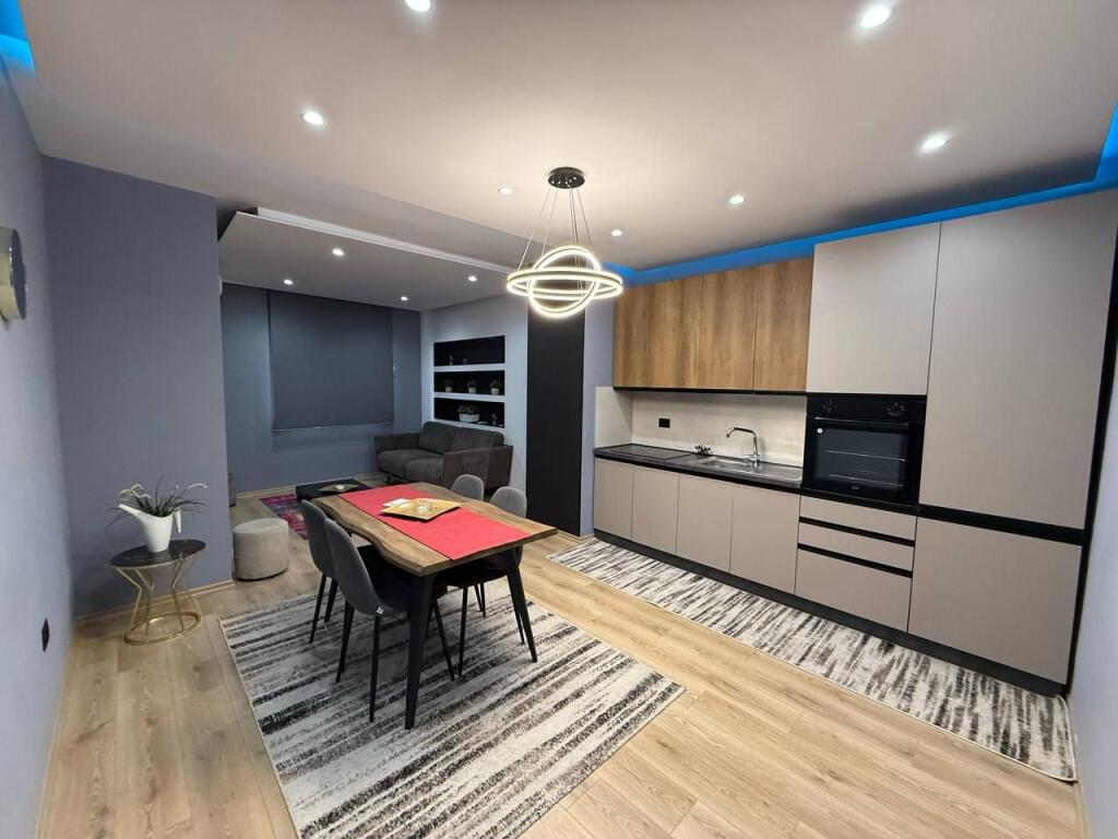 Apartament 2+1 per qira ne Astir.