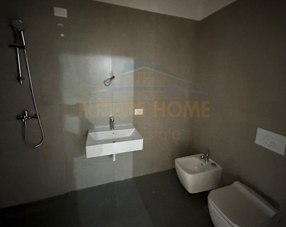 Qera , Apartament 2+1+2 , Komuna e Parisit , Tirane.