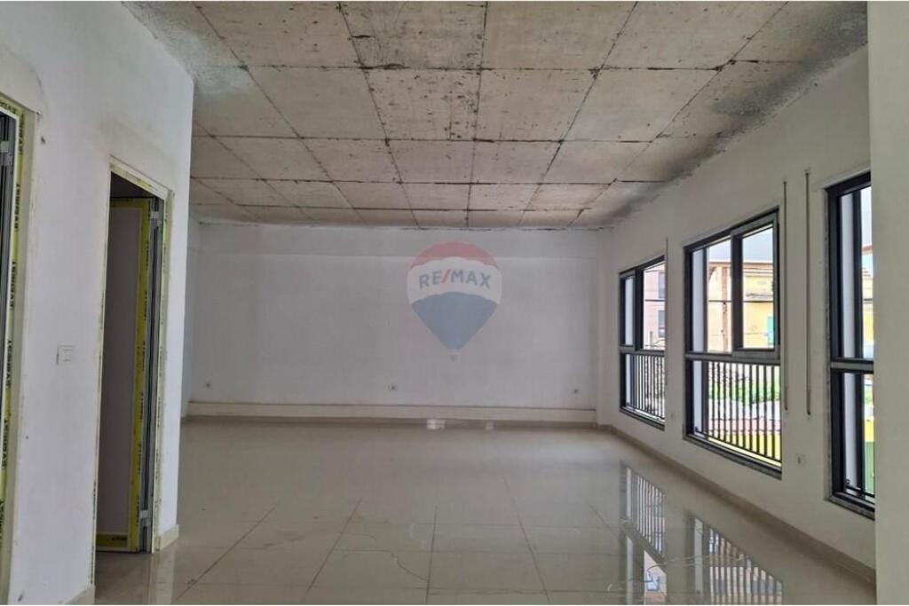 Dyqan - Për Shitje - Rruga Qemal Stafa, Tiranë(ID: 530181096-204)