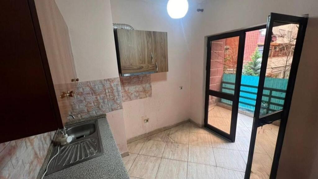 SHITET APARTAMENT 1+1 – ASTIR, PRANË RRETHIT