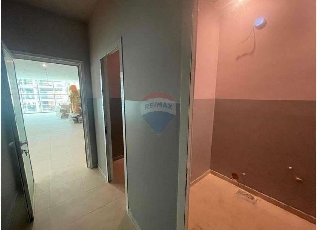 UFFICIO IN AFFITTO IN UN EDIFICIO COMMERCIALE A ASTIR