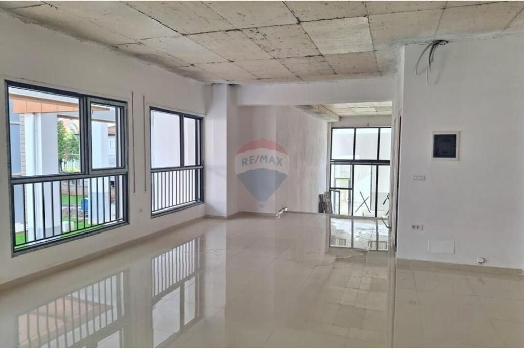 Dyqan - Për Shitje - Rruga Qemal Stafa, Tiranë(ID: 530181096-204)