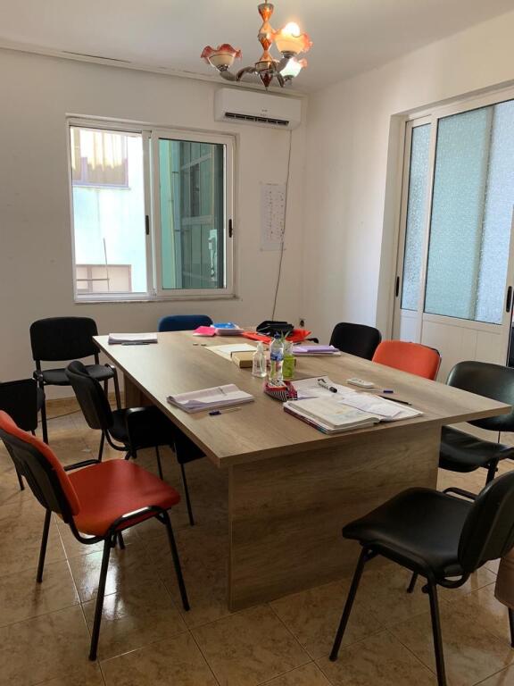 Ufficio in affitto all'incrocio del 21 dicembre