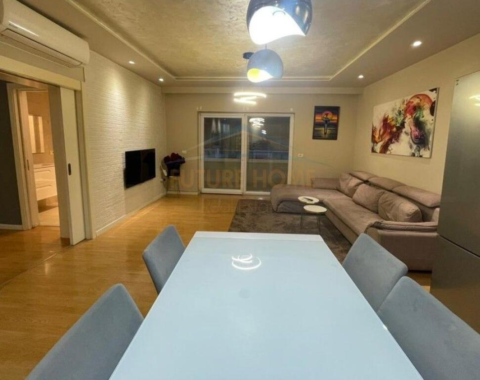 Qera, Apartament 2+1+2, Kristal Center, Komuna e Parisit, Tirane