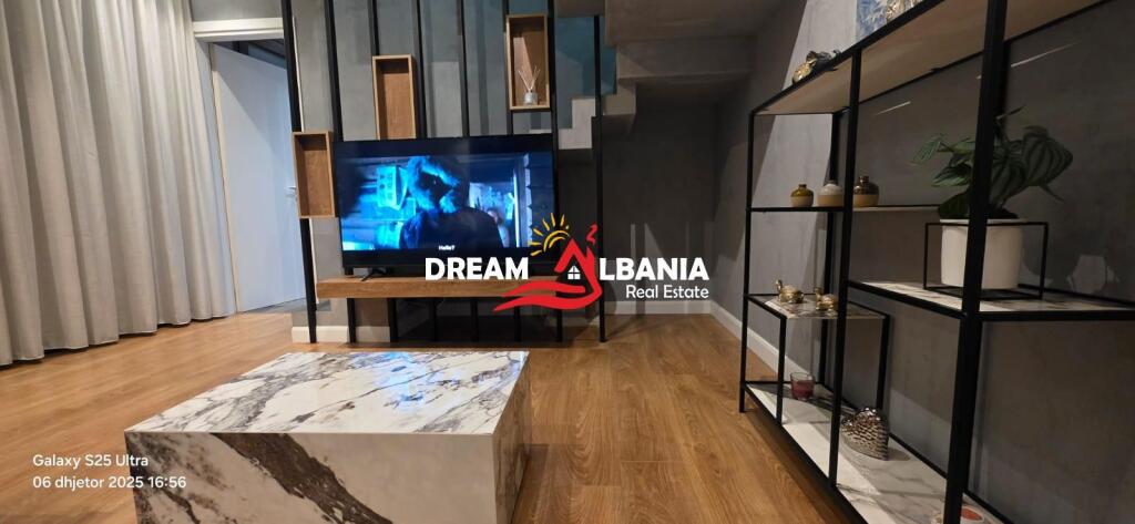 Duplex e 2 posti auto in affitto in via Barrikadave vicino al Centro a Tirana (ID 42211370)