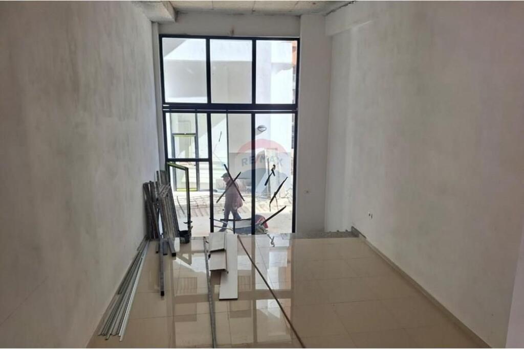 Dyqan - Për Shitje - Rruga Qemal Stafa, Tiranë(ID: 530181096-204)