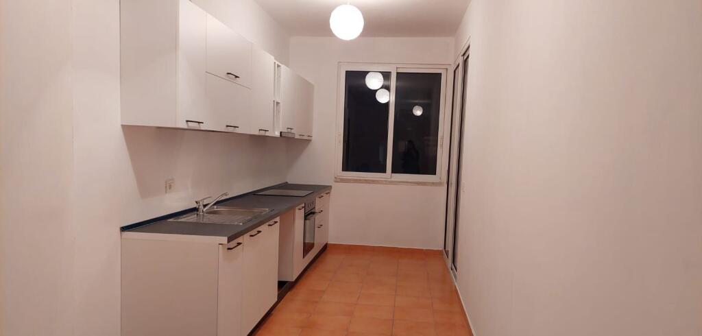 Jepet me qera Apartamenti 2+1+2 , Astir kompleksi Fratari perballe Vendit te Lojrave 450 Mije leke