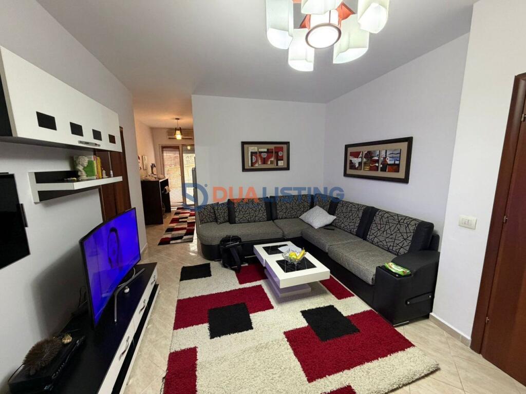 Apartament 2+1 ne shitje ne zonen e Freskut.